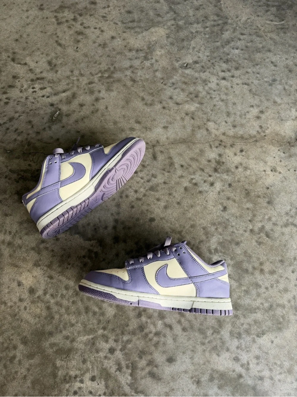 Nike Kids Low-Top Sneakers in Lilac and Cream